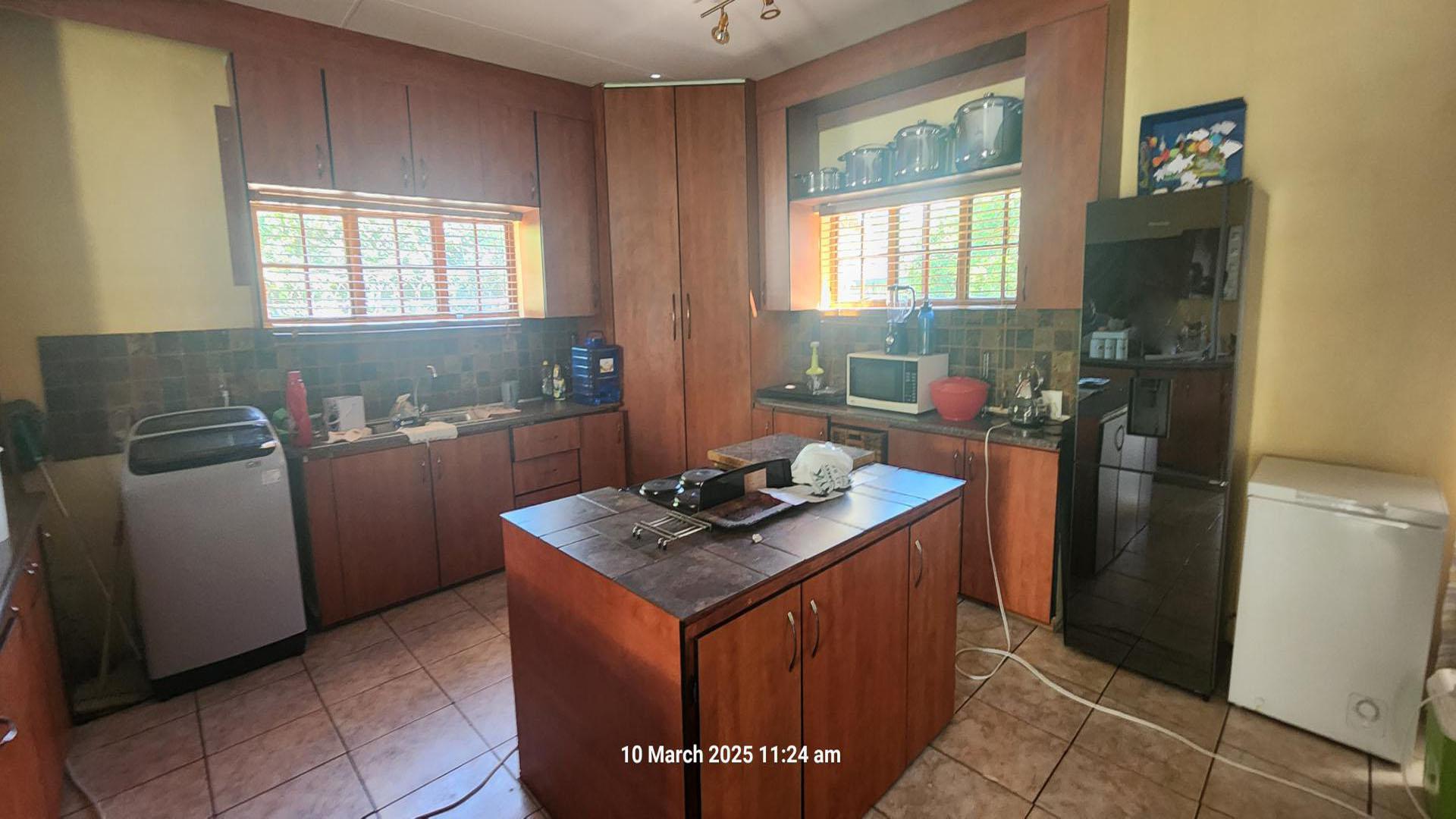 Kitchen of property in Meiringspark