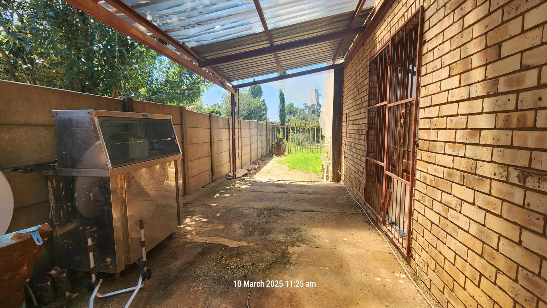 Backyard of property in Meiringspark