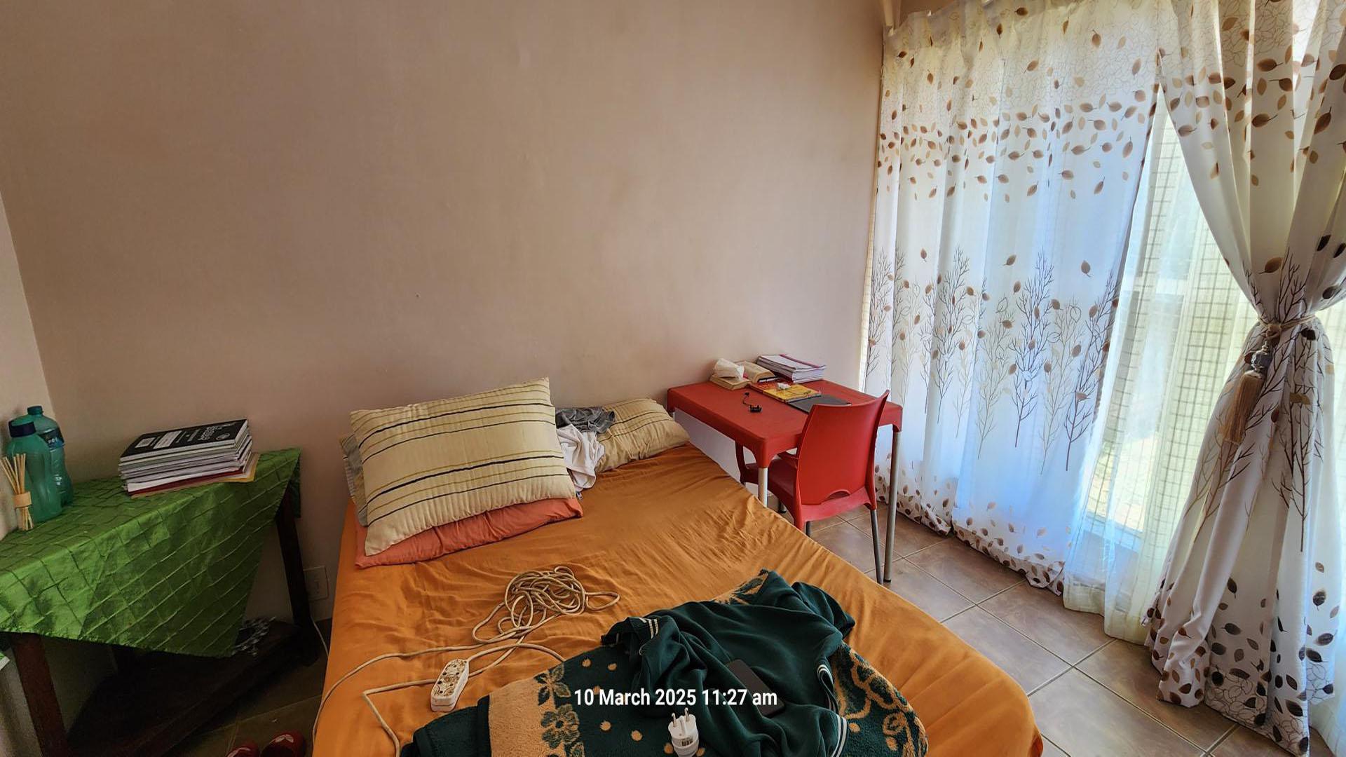 Bed Room 5+ of property in Meiringspark