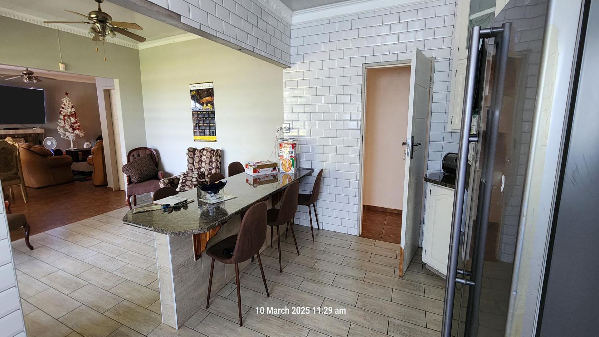 Kitchen of property in Meiringspark