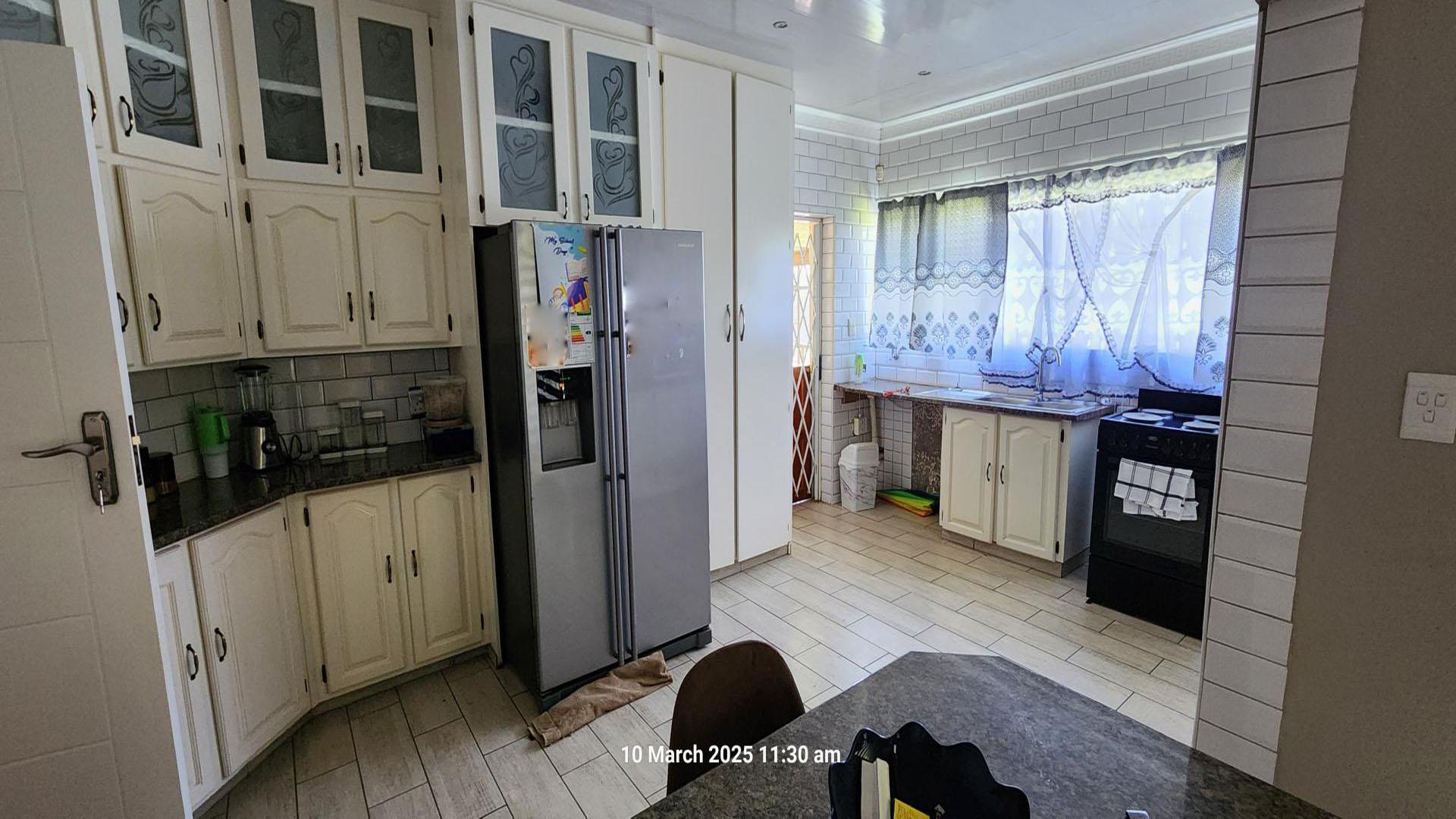 Kitchen of property in Meiringspark