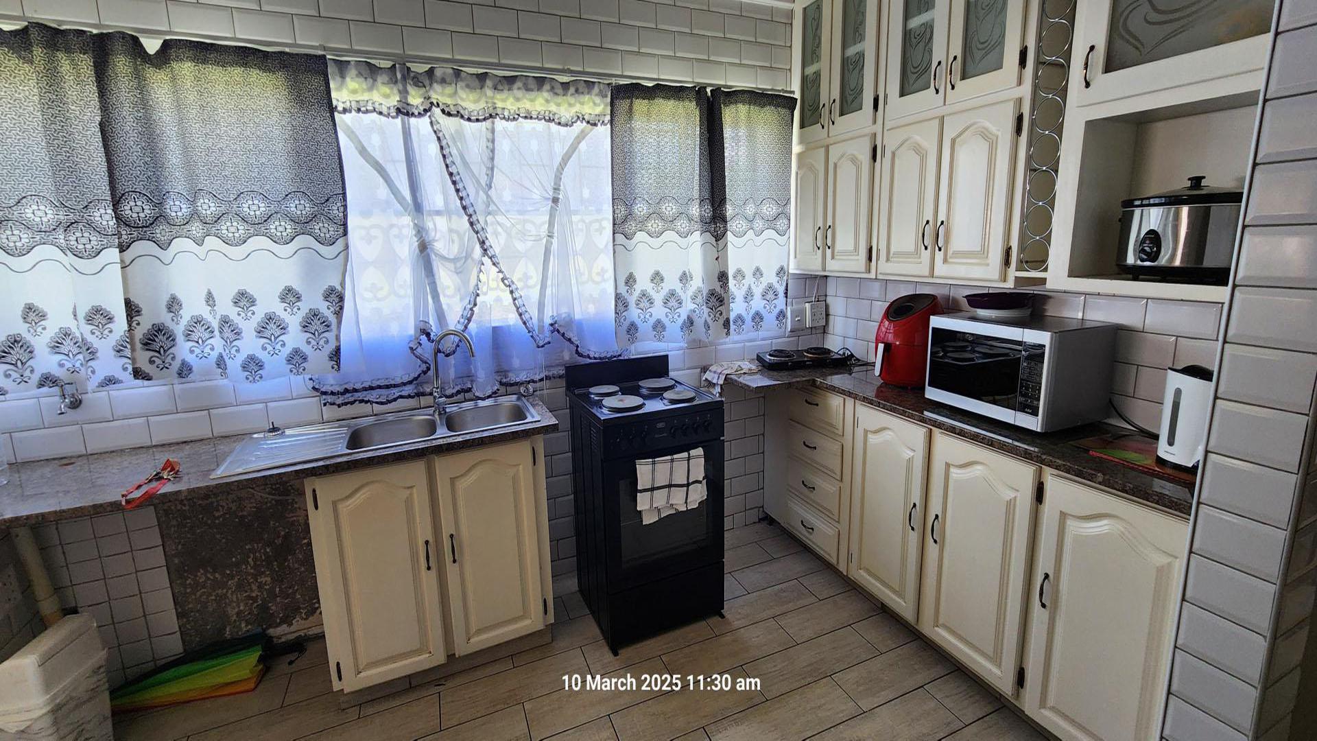 Kitchen of property in Meiringspark
