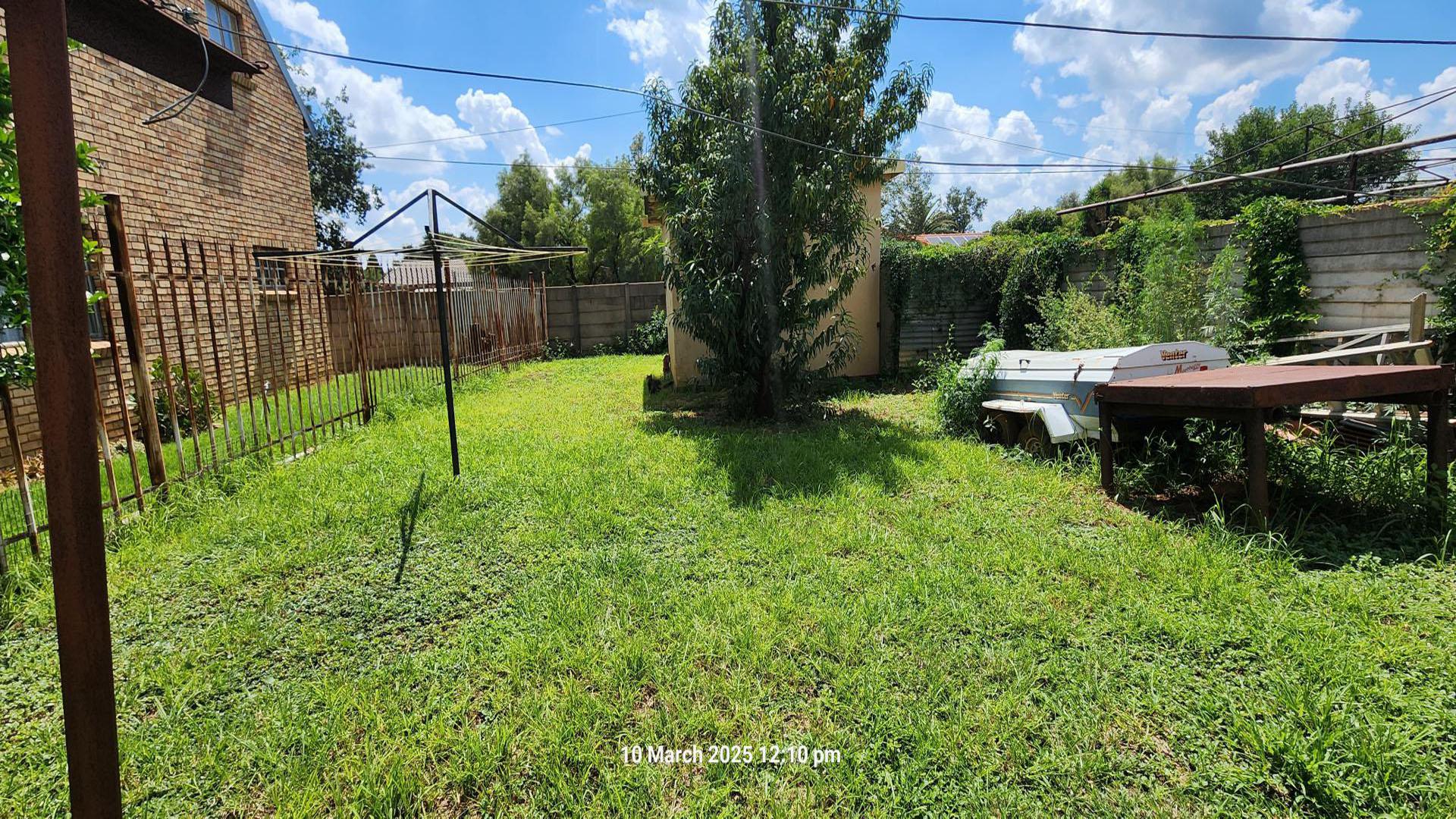 Backyard of property in Meiringspark