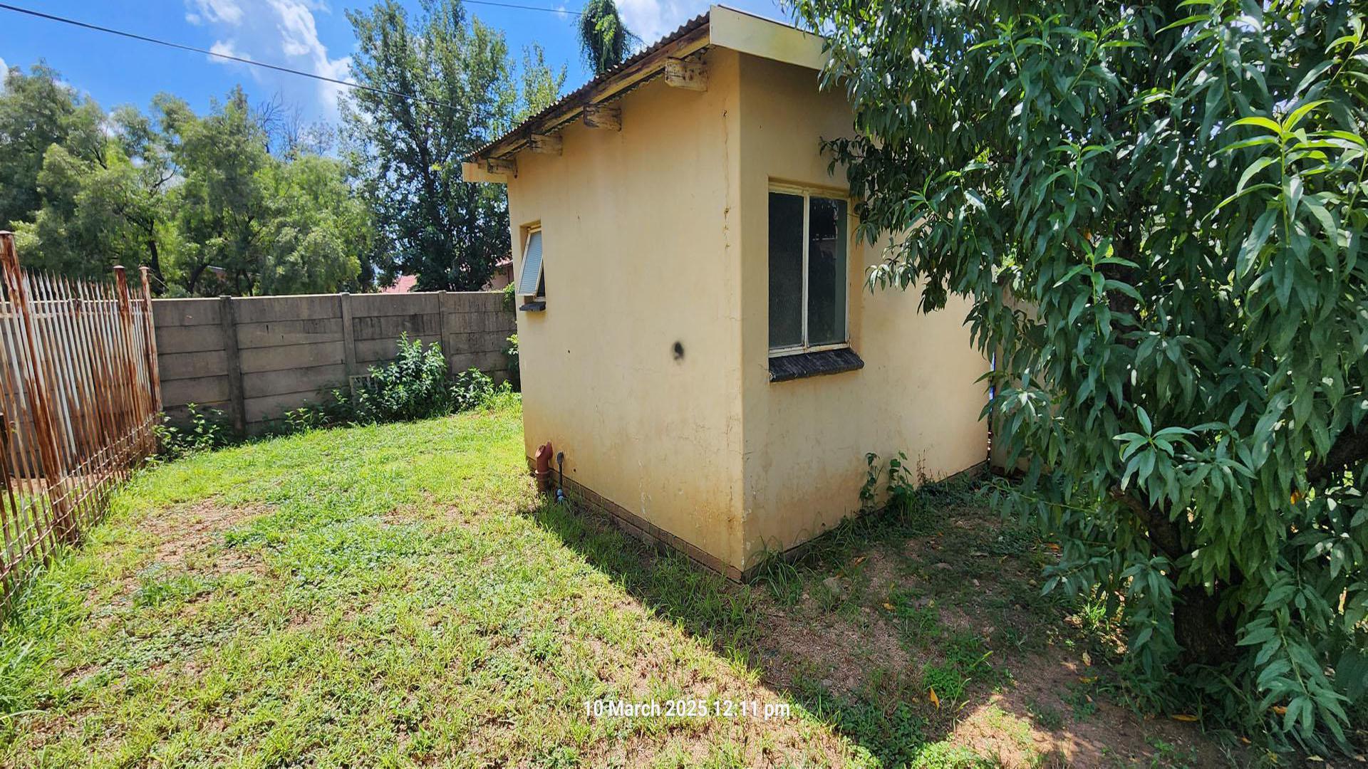 Backyard of property in Meiringspark