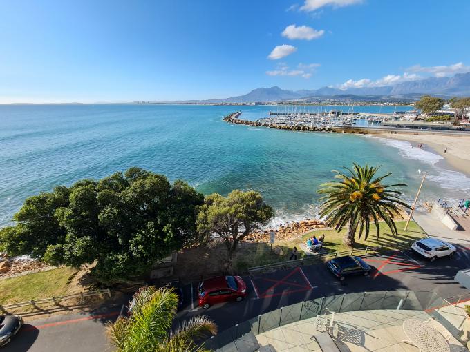 4 Bedroom Apartment for Sale For Sale in Gordons Bay MR491