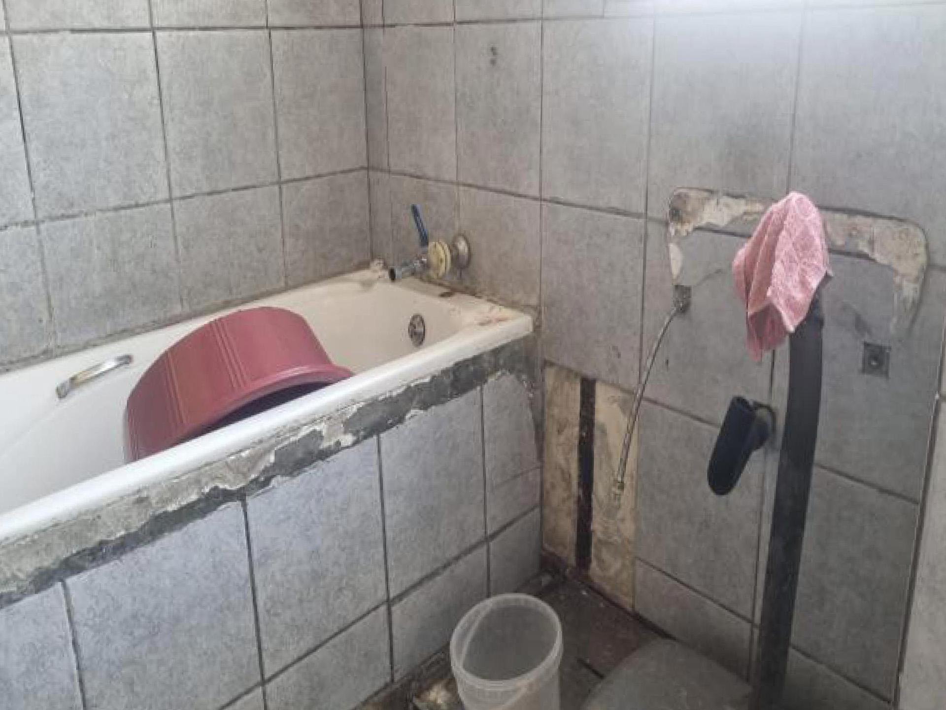 Bathroom 1 of property in Grootvlei