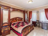 Main Bedroom - 35 square meters of property in Midstream Estate