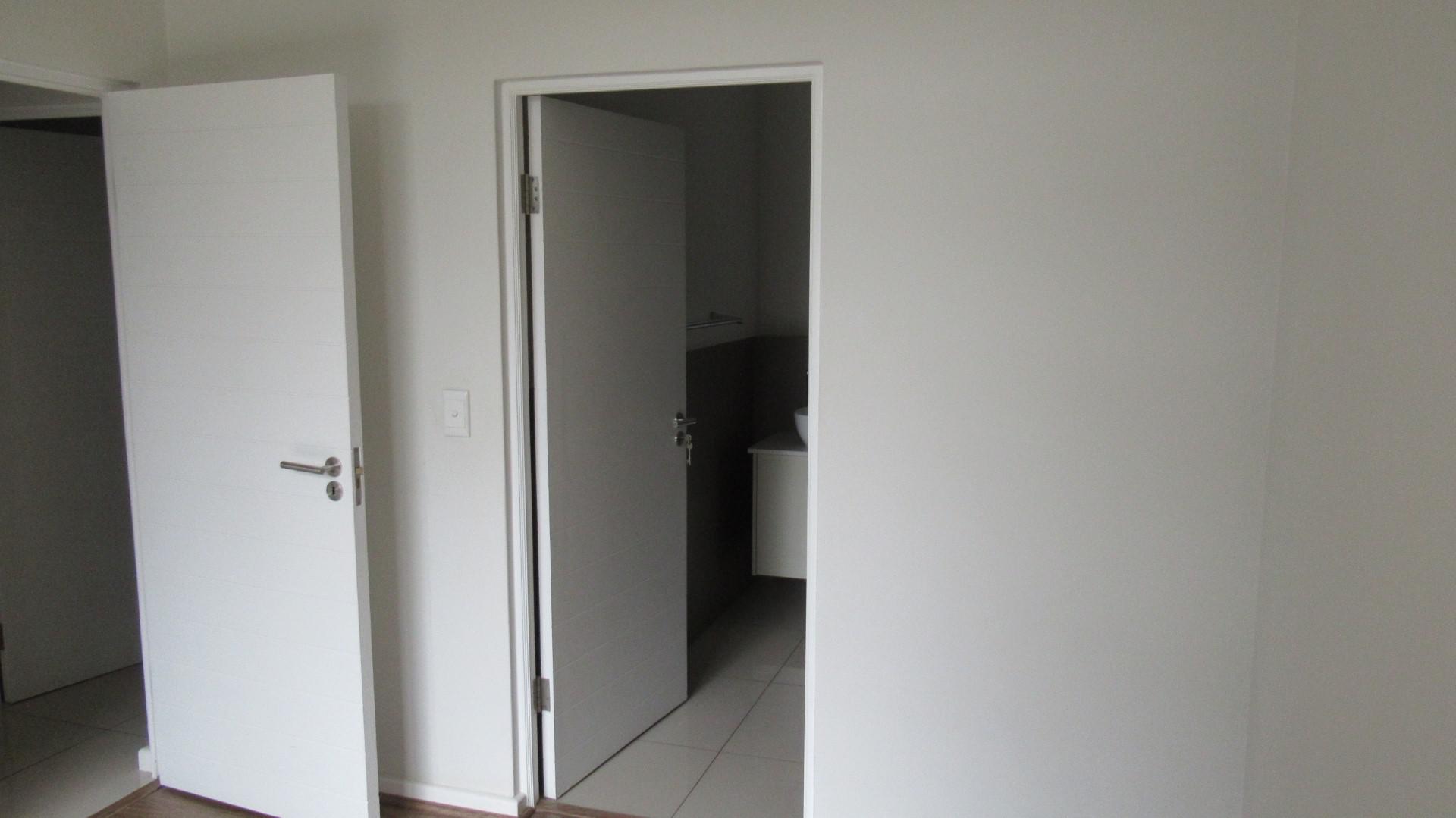 Main Bedroom - 12 square meters of property in Bedfordview