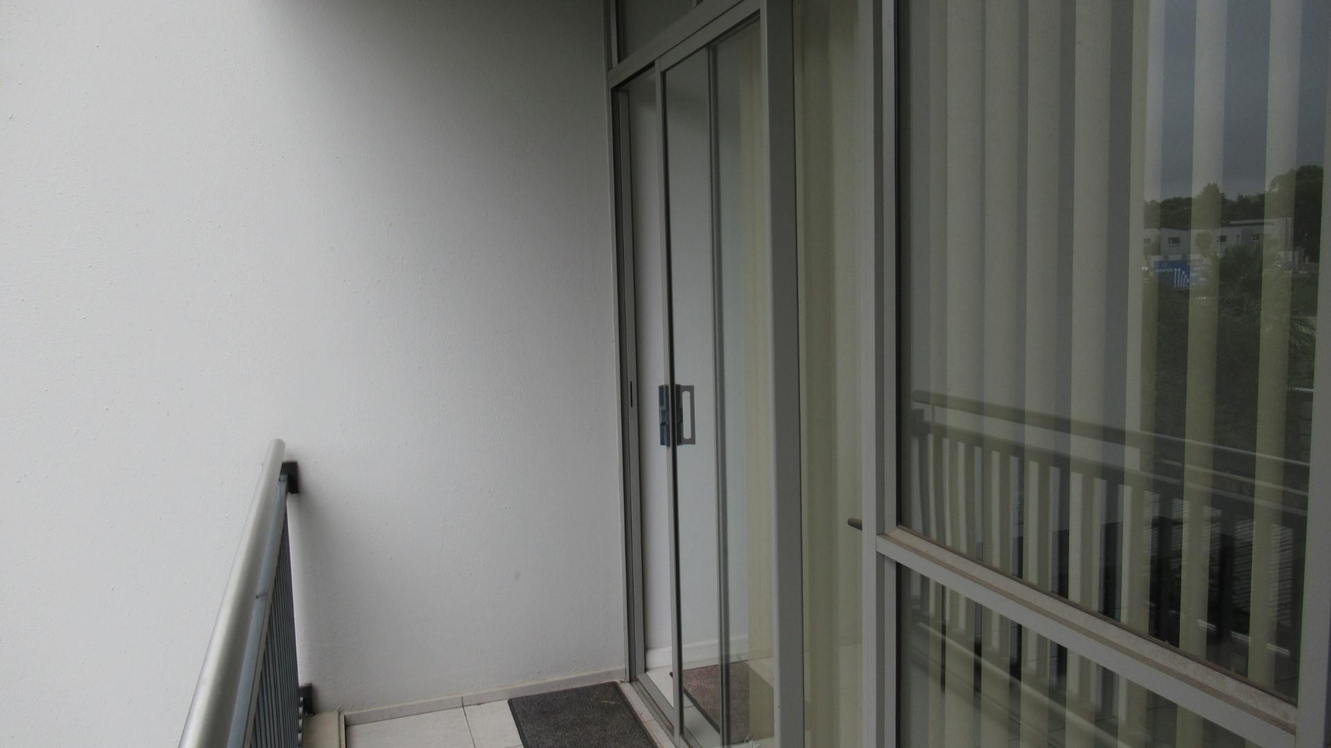 Balcony - 5 square meters of property in Bedfordview