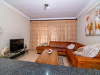 Lounges - 20 square meters of property in Ravenswood