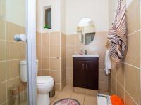 Main Bathroom - 6 square meters of property in Ravenswood