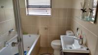 Bathroom 1 - 6 square meters of property in Ravenswood