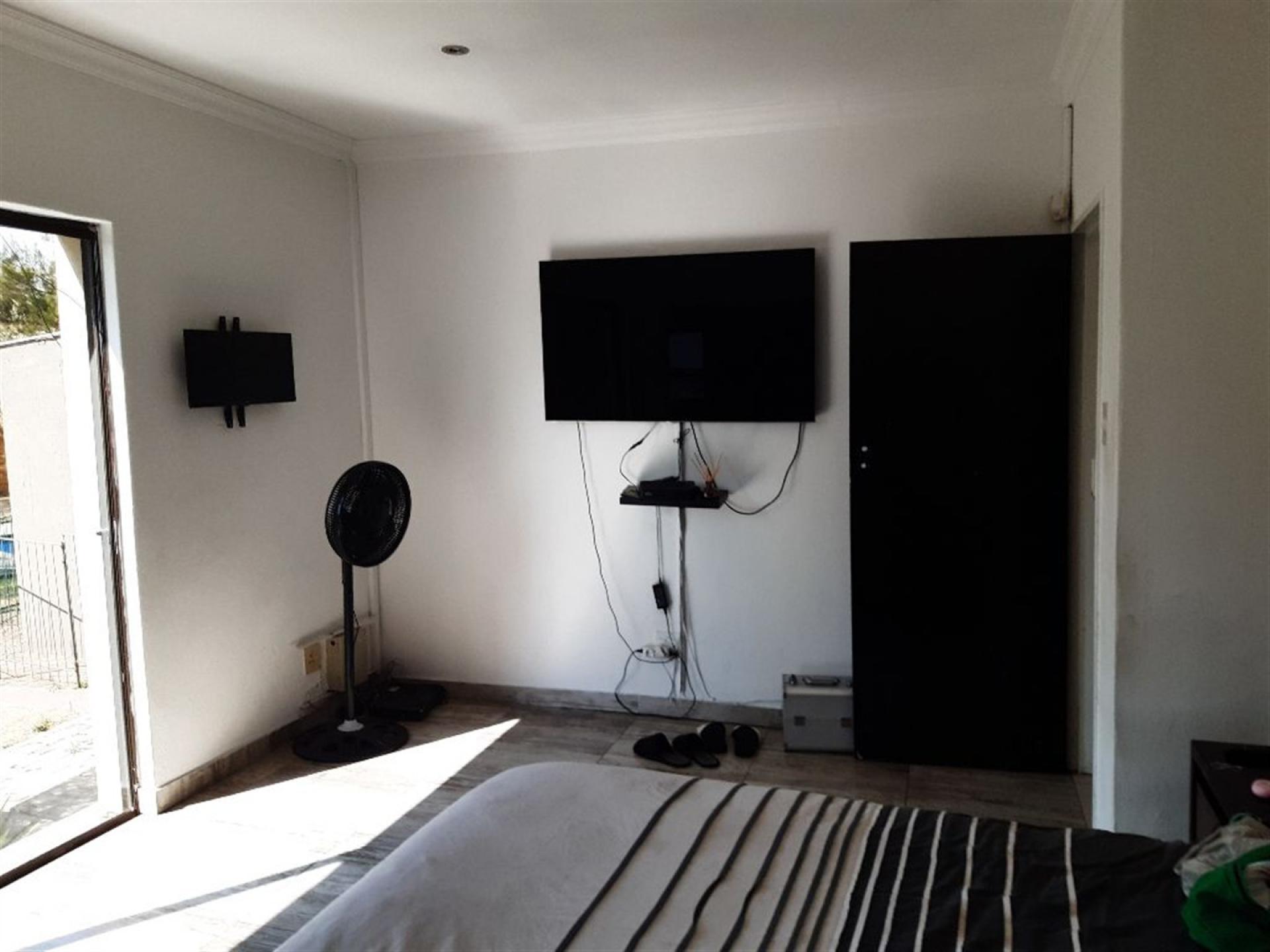 Main Bedroom of property in Buccleuch