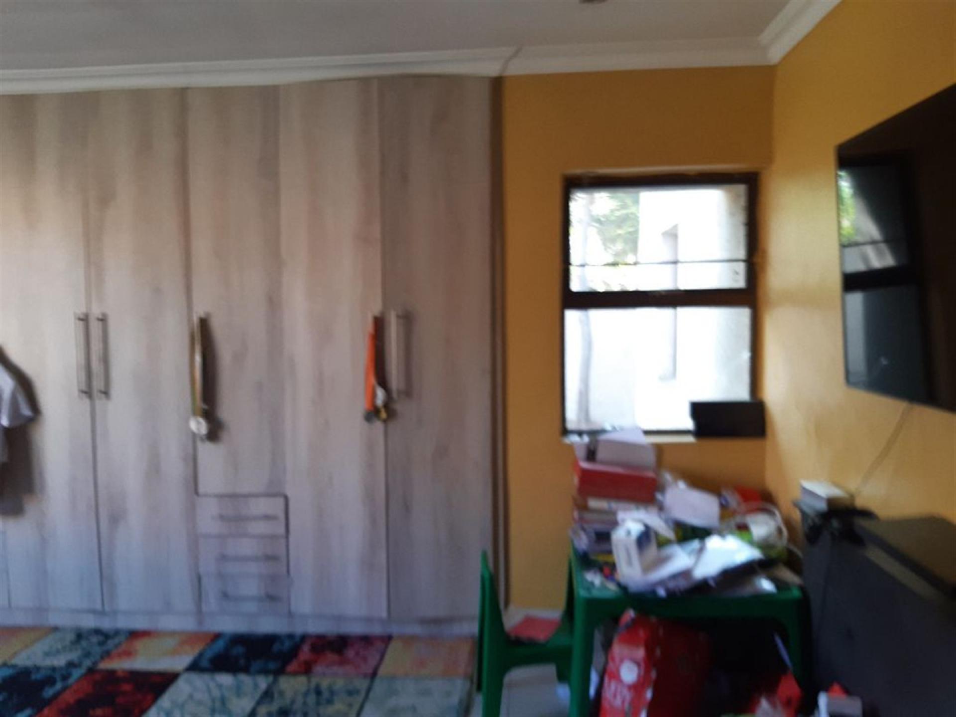 Bed Room 1 of property in Buccleuch