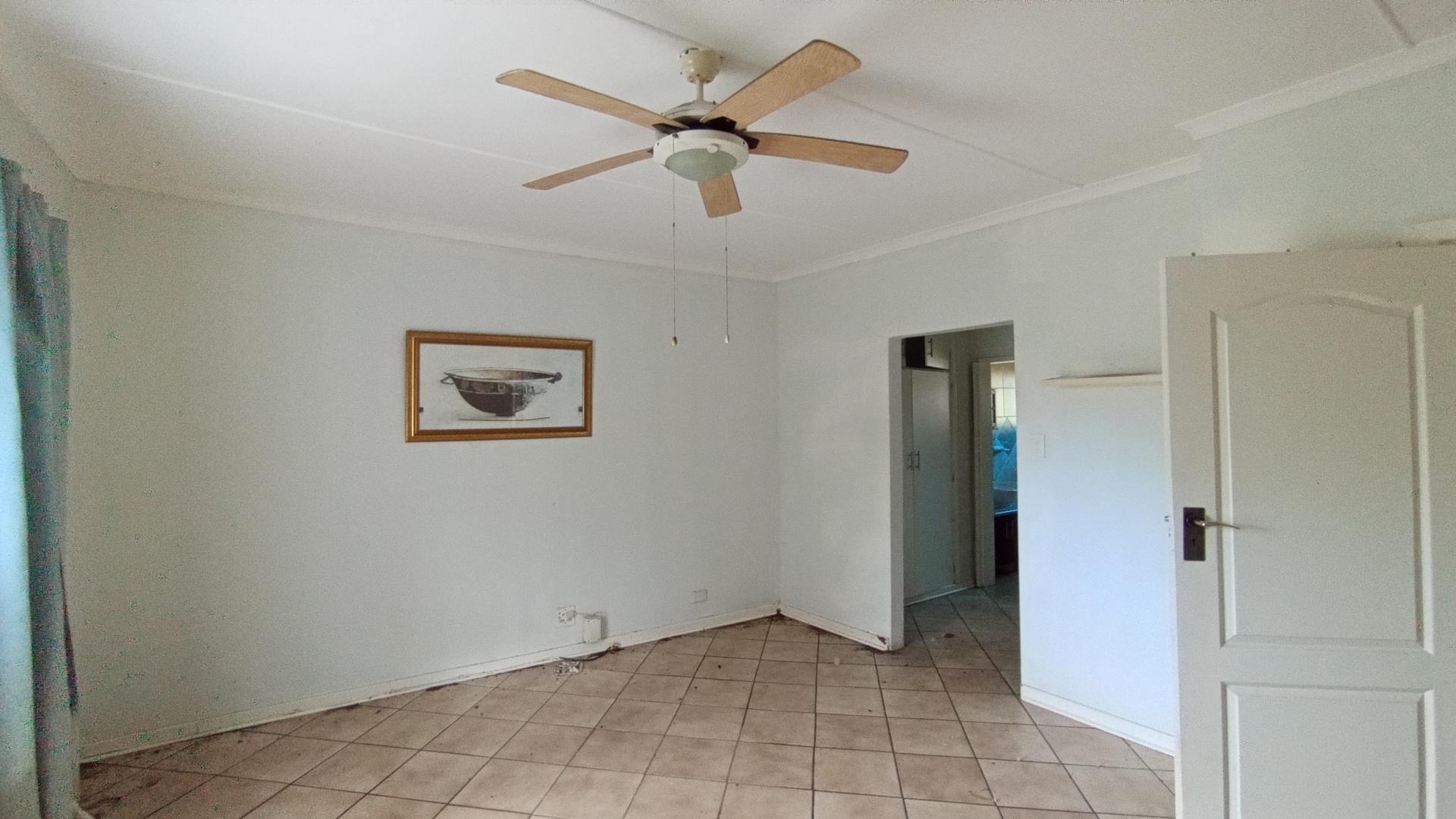 Main Bedroom - 24 square meters of property in Scottburgh South