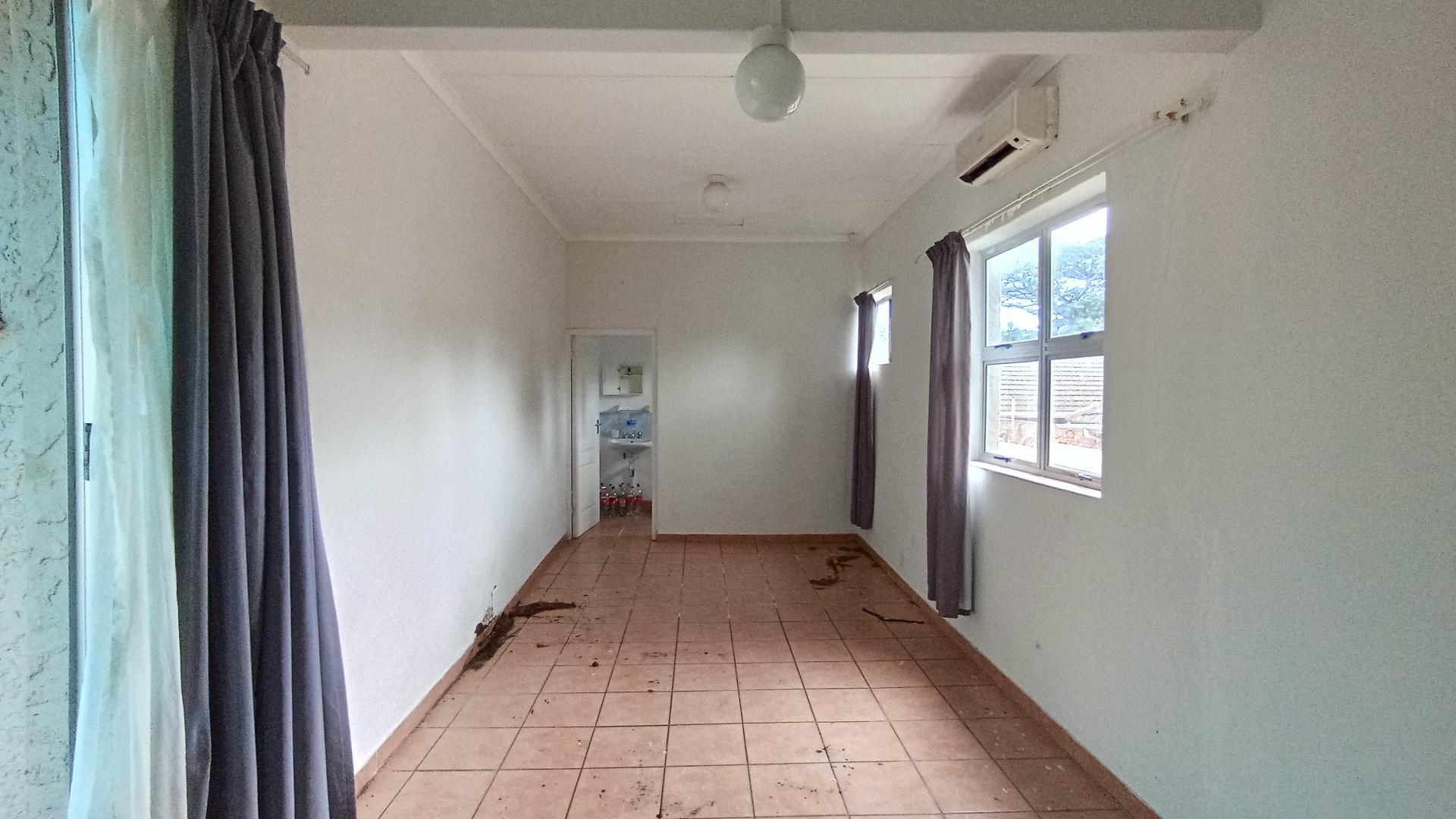 Flatlet - 25 square meters of property in Scottburgh South
