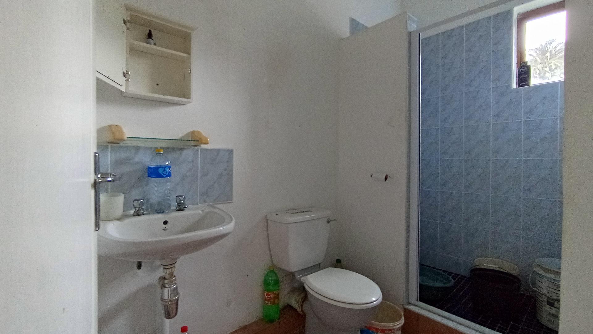 Bathroom 2 - 5 square meters of property in Scottburgh South