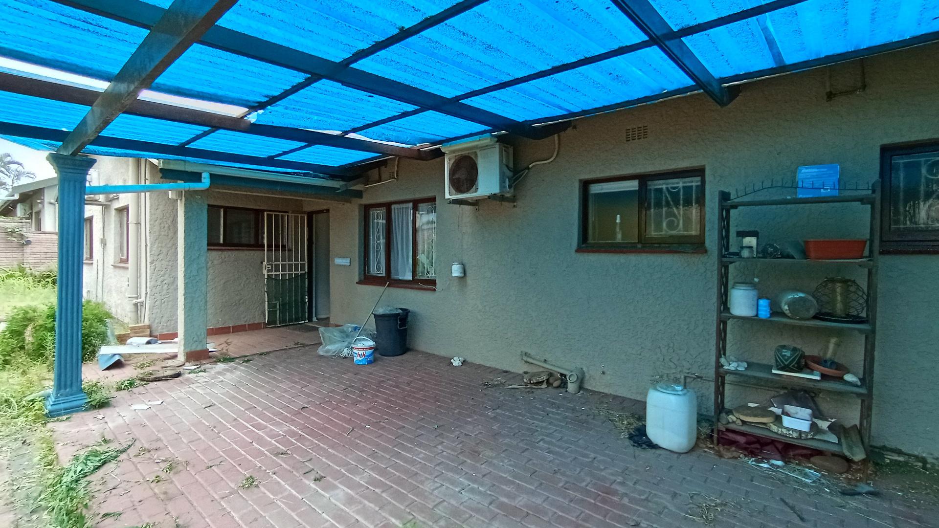 Patio - 54 square meters of property in Scottburgh South