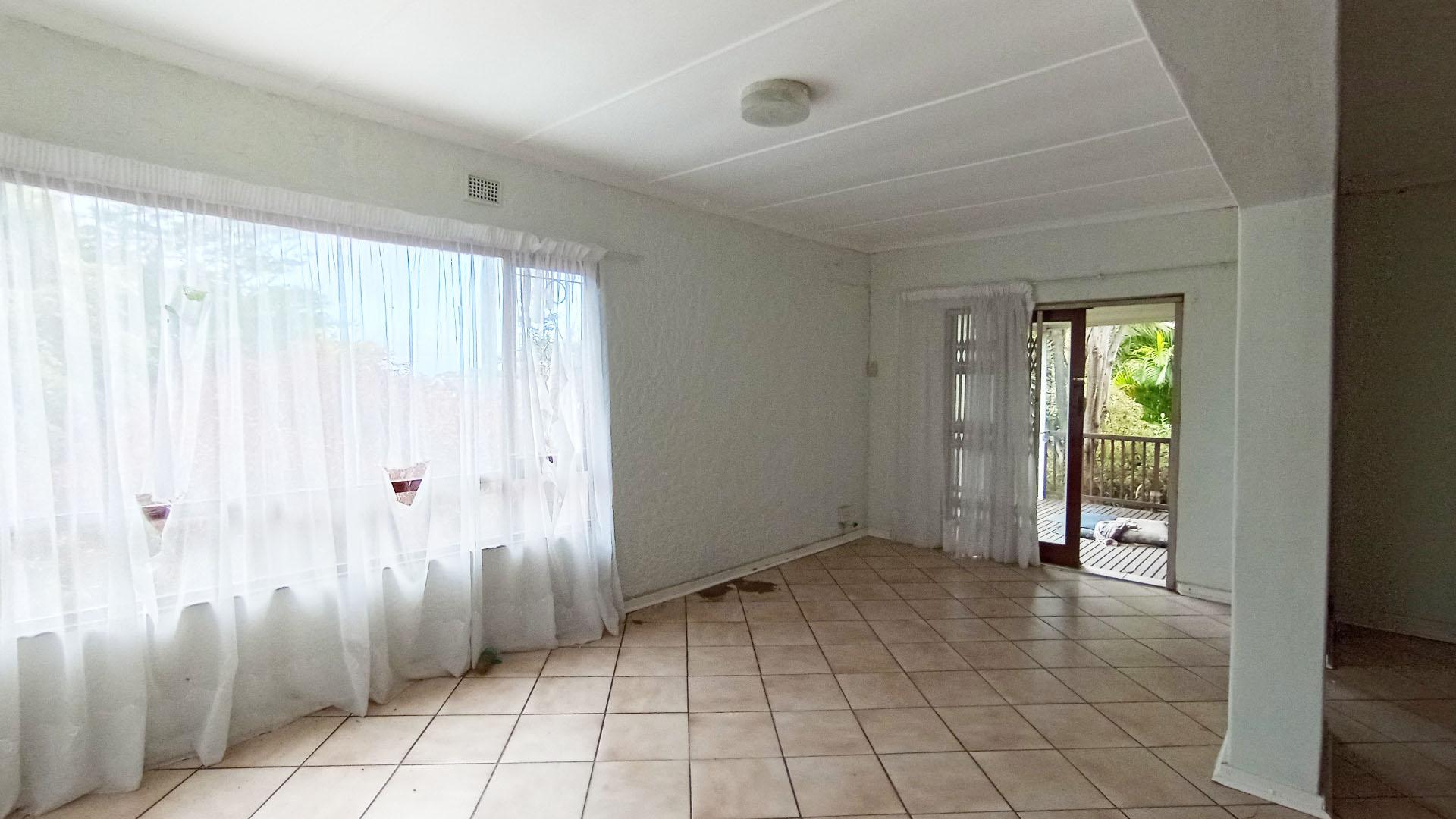 Spaces - 26 square meters of property in Scottburgh South