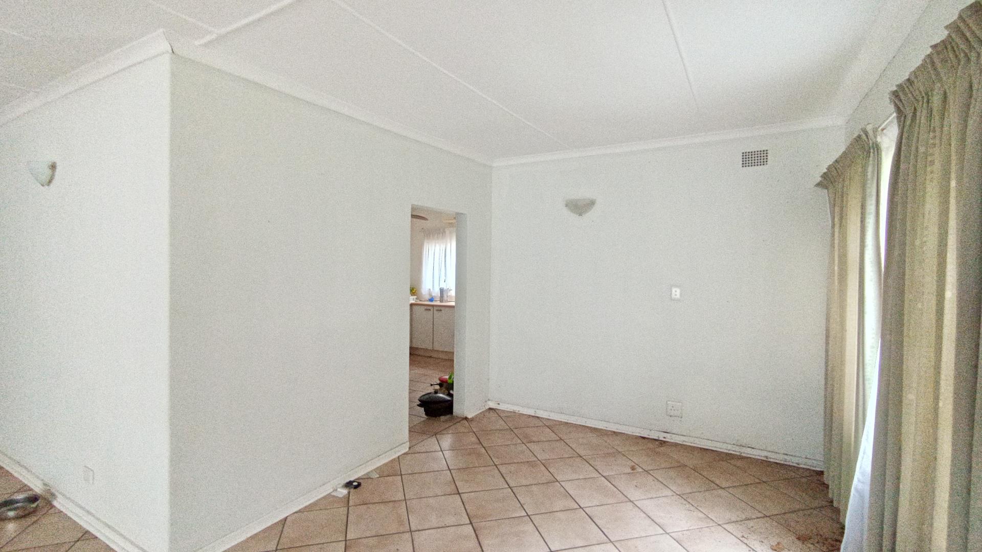 Dining Room - 11 square meters of property in Scottburgh South