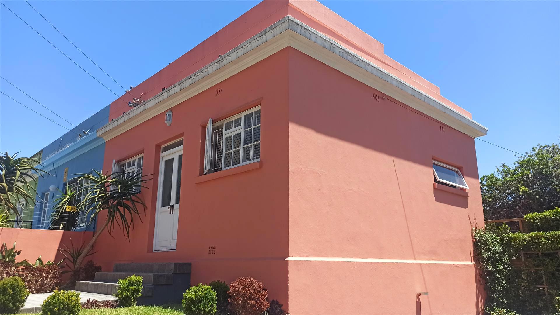 Front View of property in Vredehoek