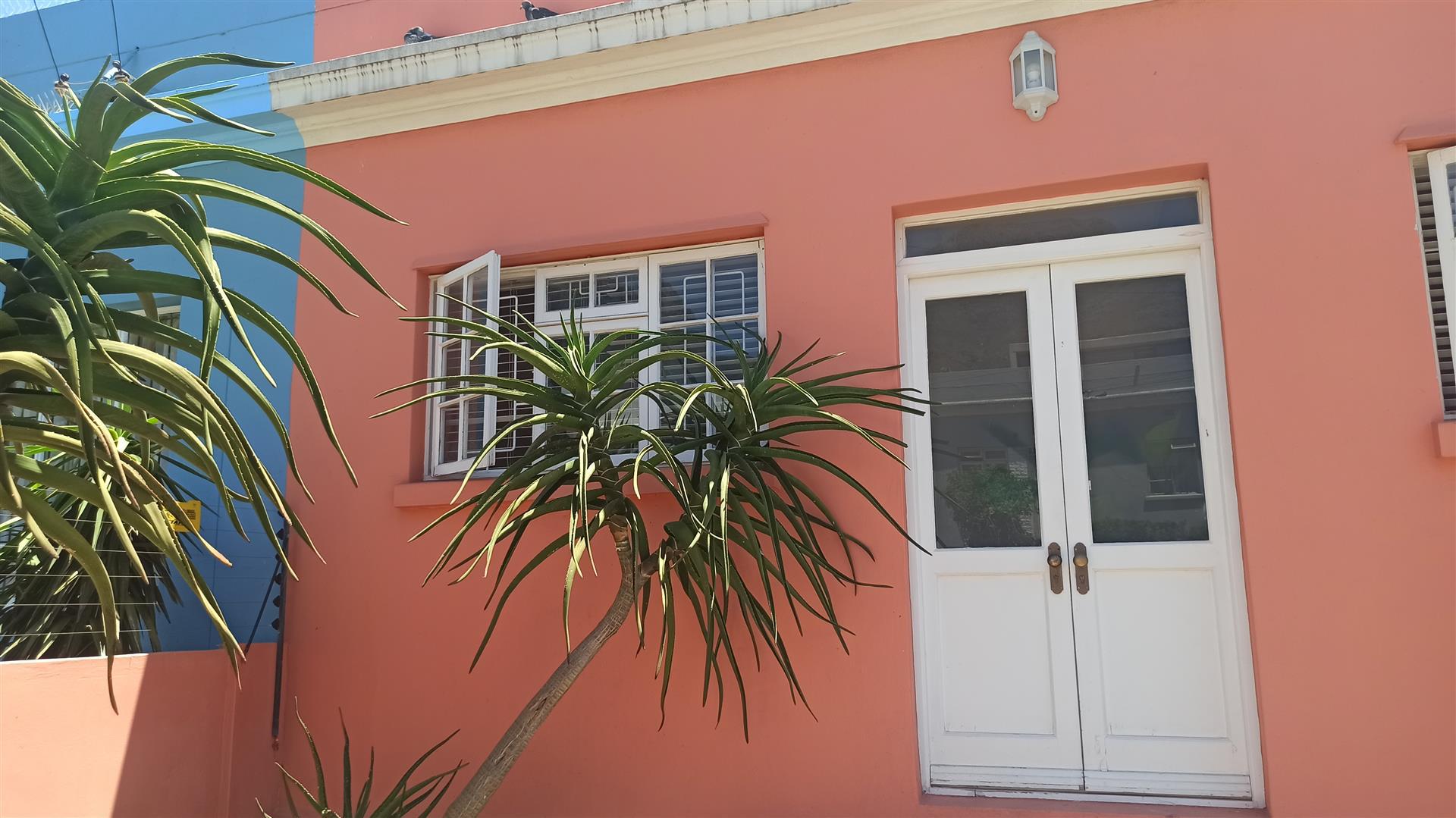 Front View of property in Vredehoek