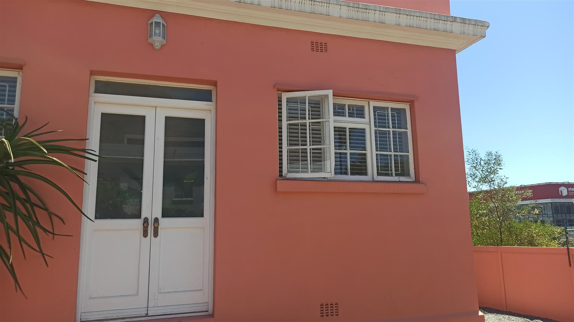 Front View of property in Vredehoek