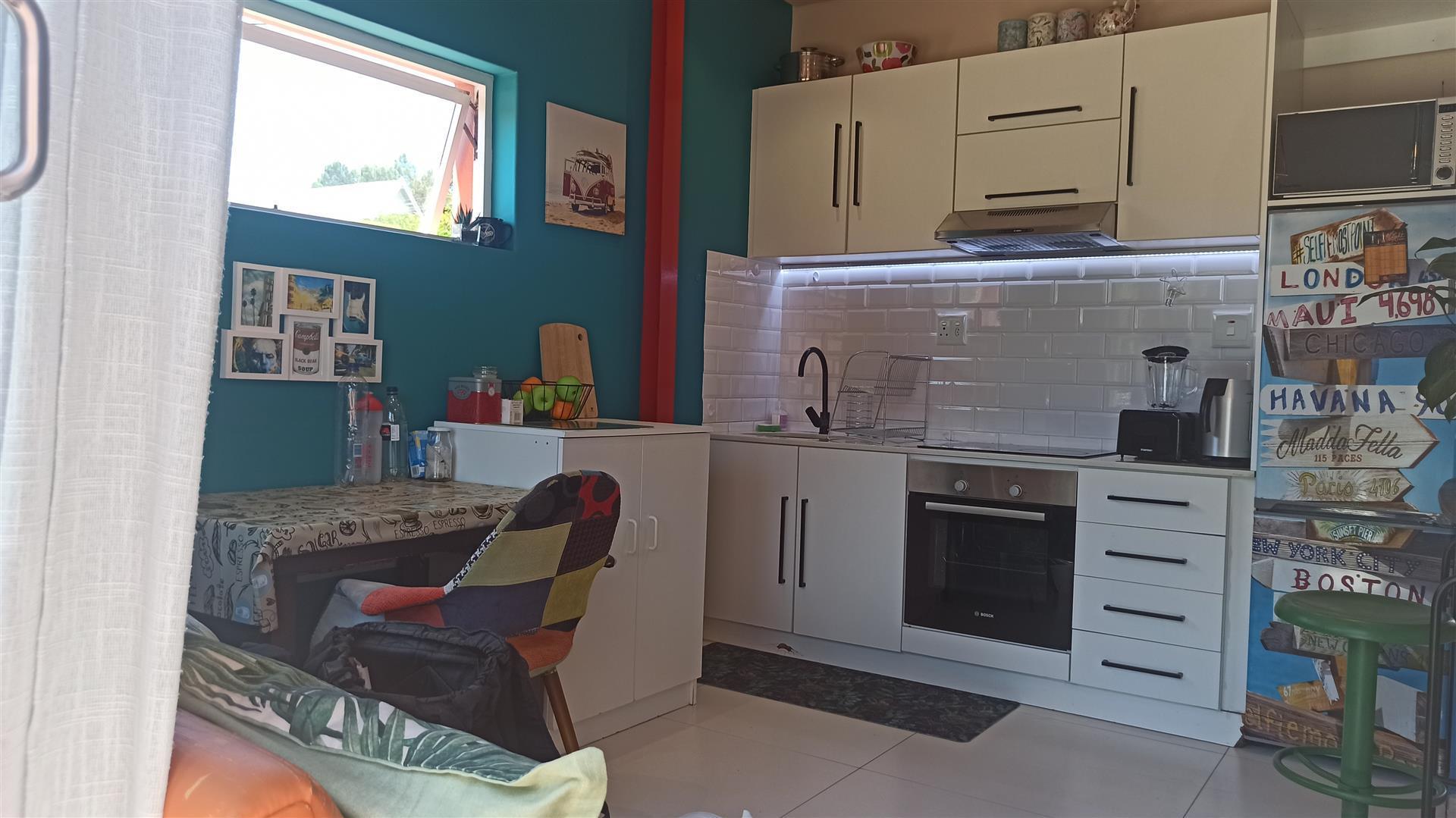 Kitchen - 2 square meters of property in Vredehoek