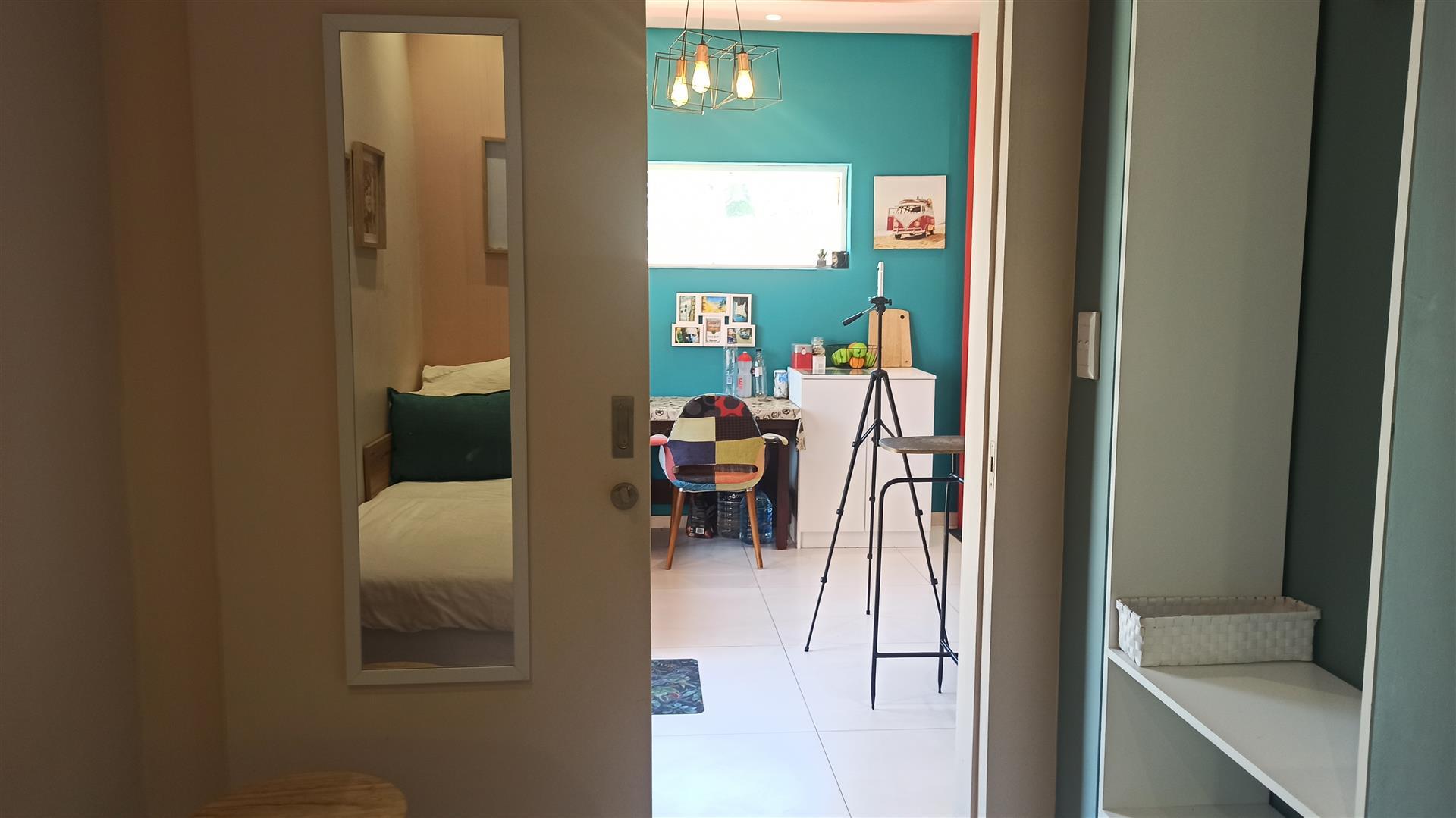 Bed Room 3 - 6 square meters of property in Vredehoek