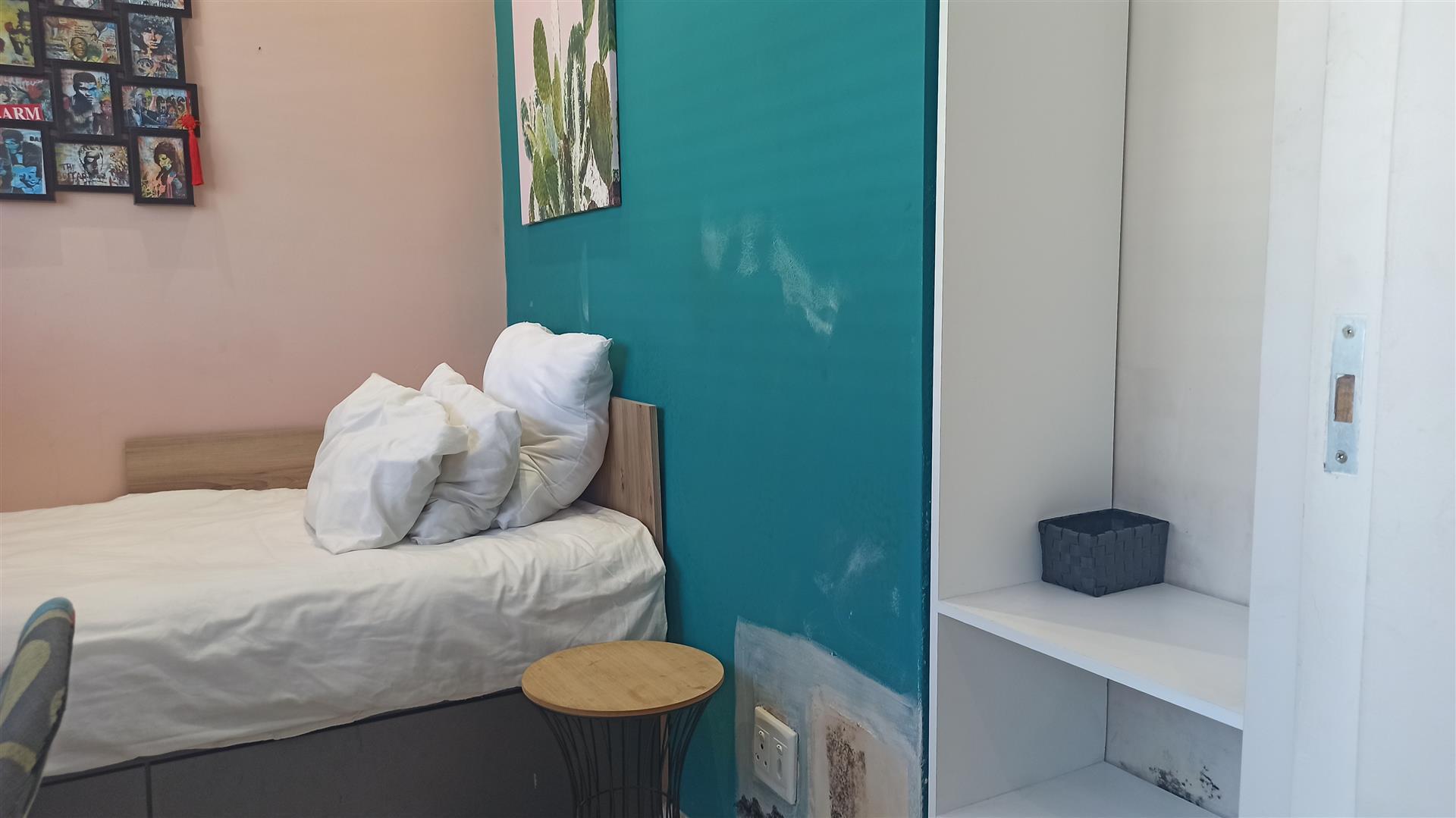 Bed Room 2 - 7 square meters of property in Vredehoek