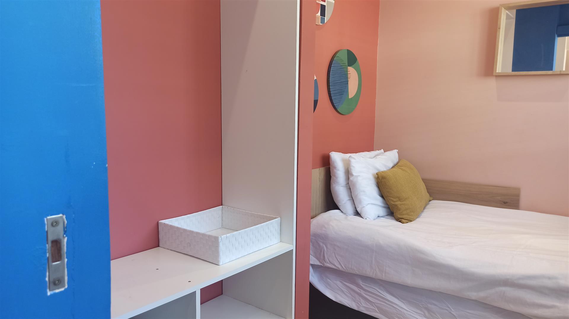 Bed Room 1 - 8 square meters of property in Vredehoek