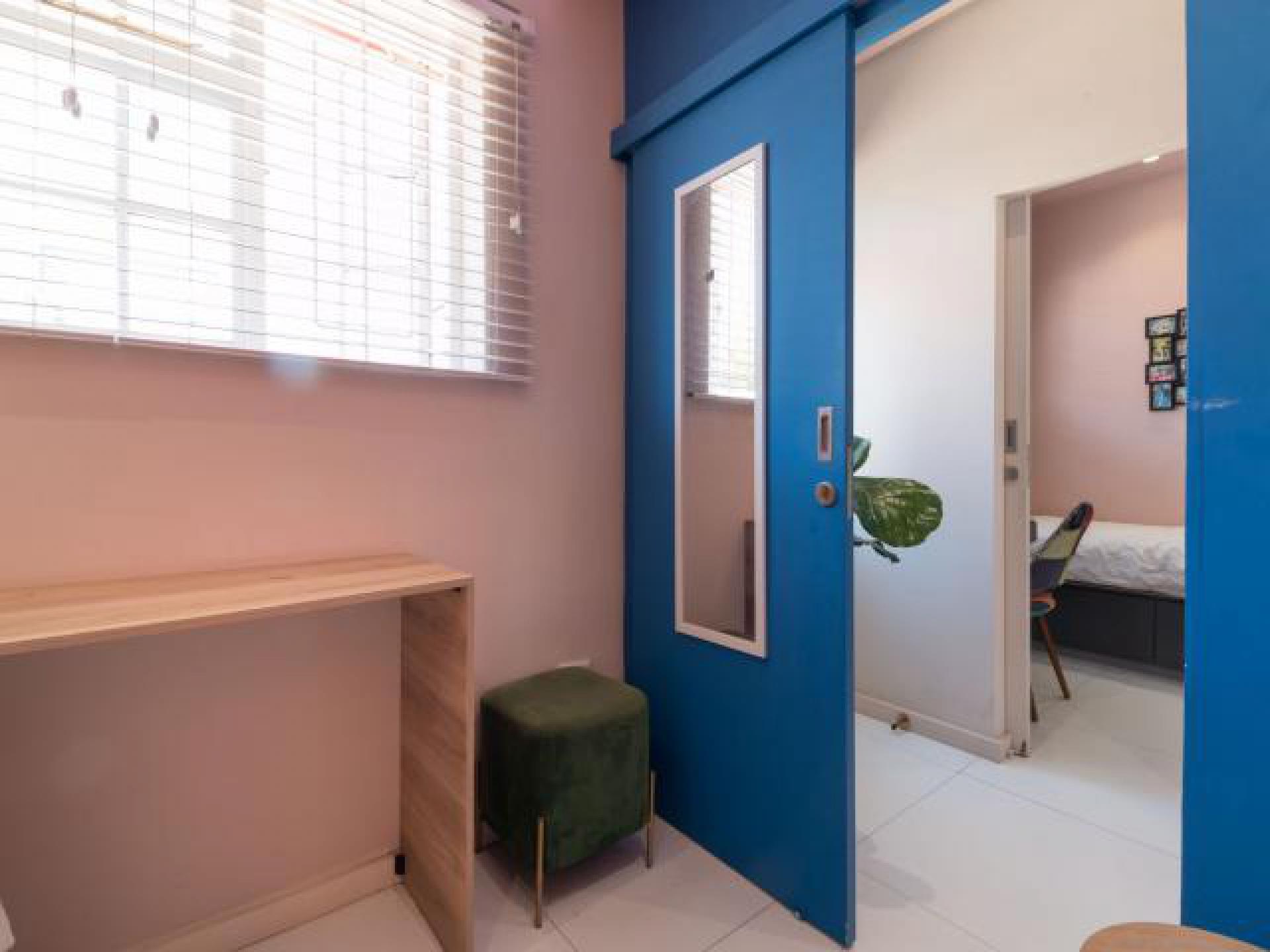 Bed Room 3 - 6 square meters of property in Vredehoek