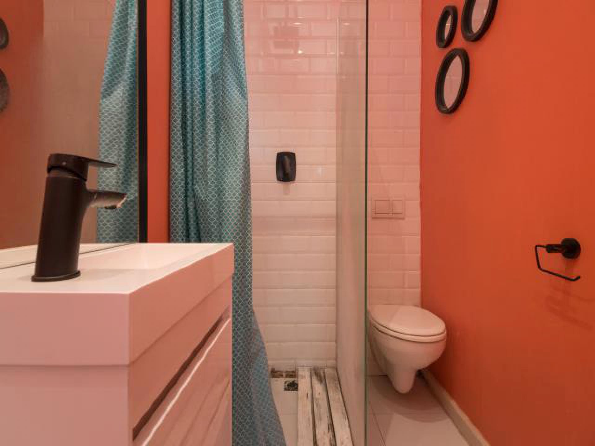 Bathroom 3+ of property in Vredehoek