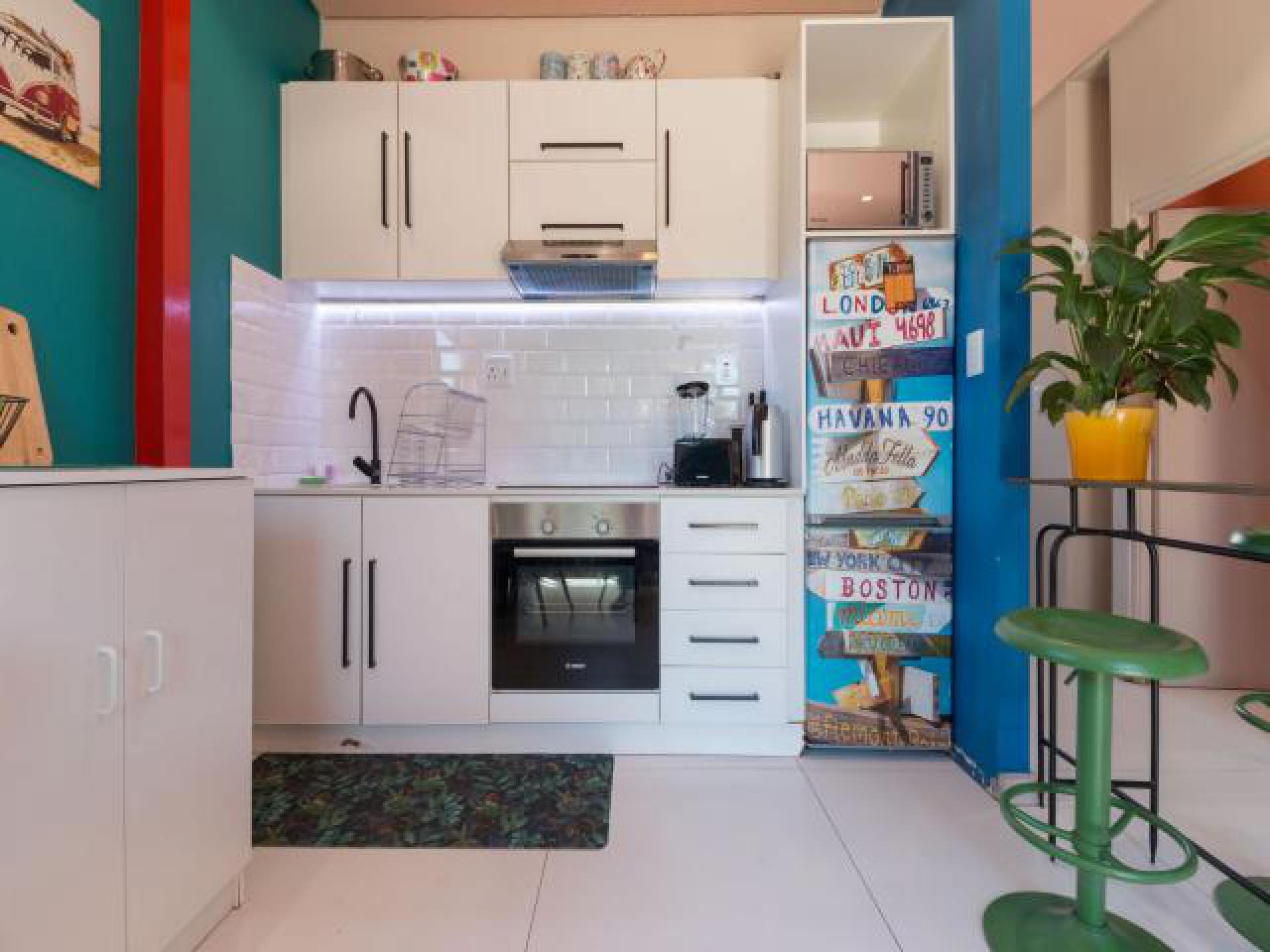 Kitchen - 2 square meters of property in Vredehoek
