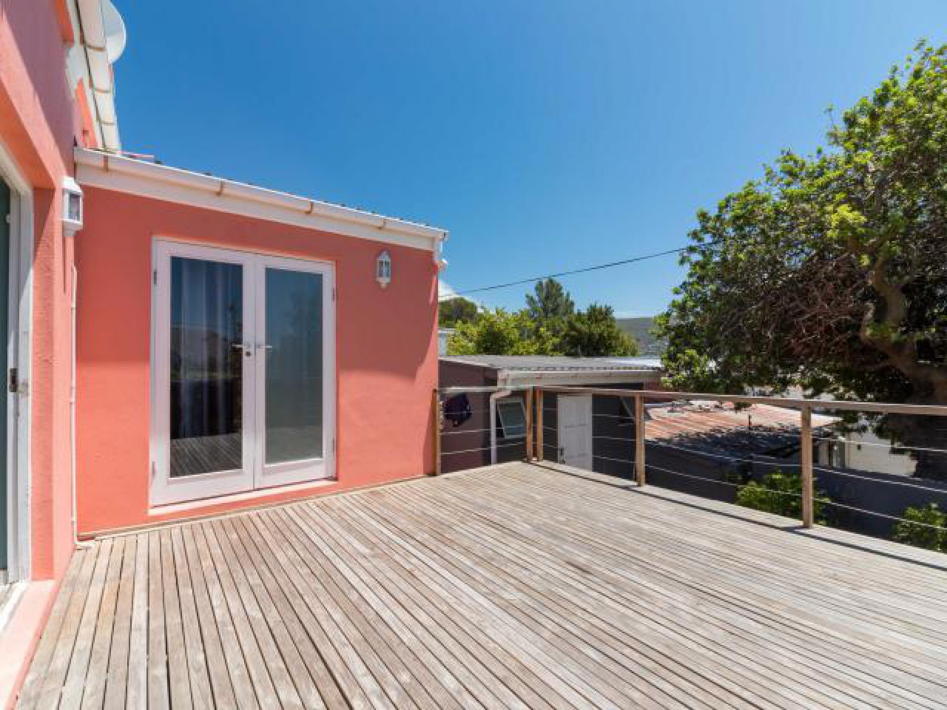 Balcony - 20 square meters of property in Vredehoek