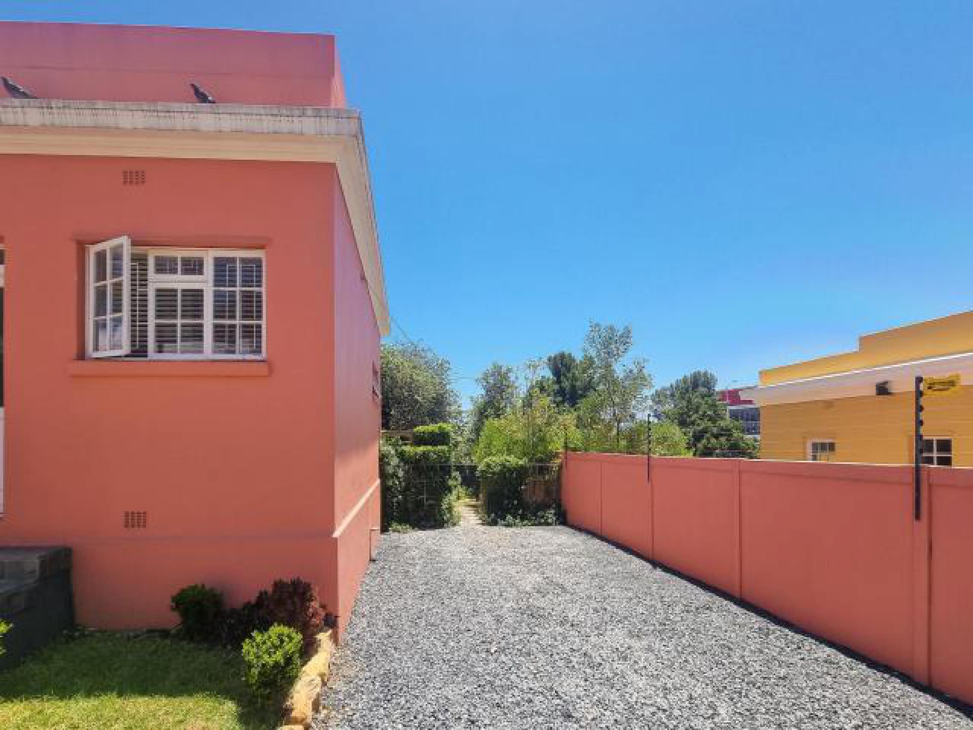 Front View of property in Vredehoek