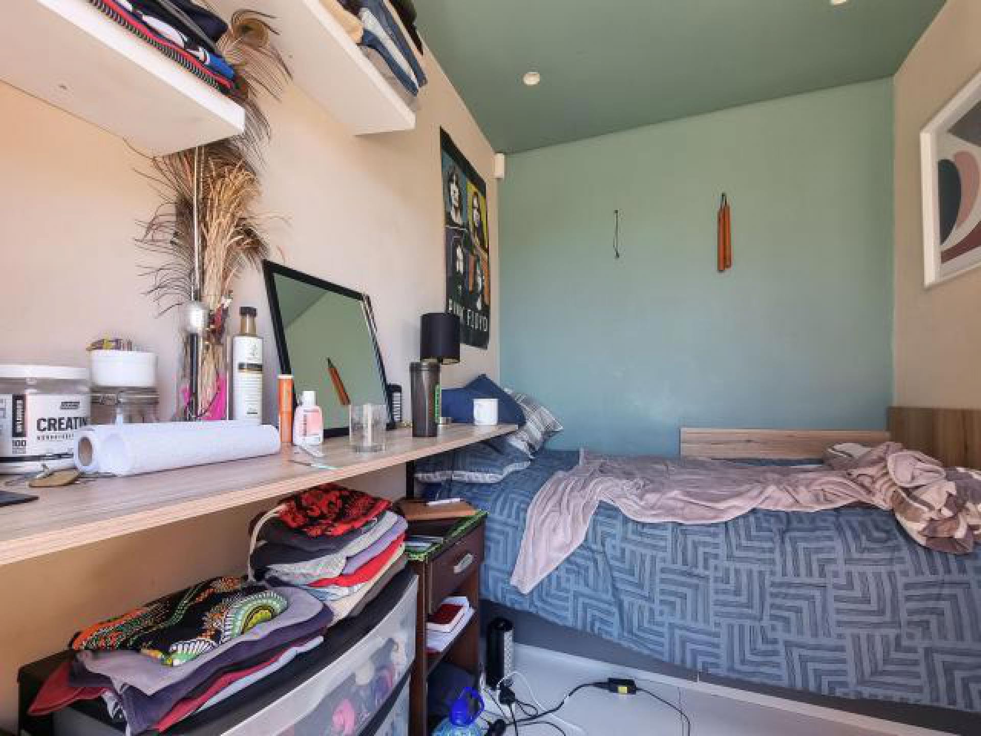 Bed Room 1 - 8 square meters of property in Vredehoek