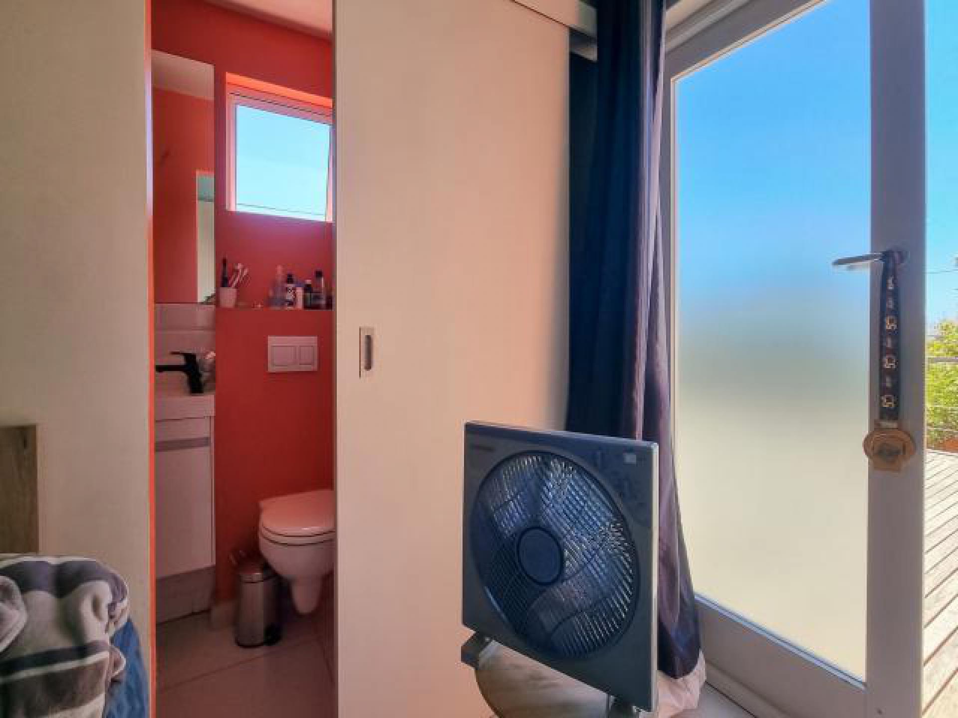 Bed Room 1 - 8 square meters of property in Vredehoek