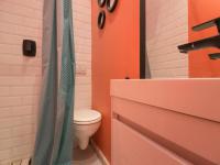 Bathroom 2 - 4 square meters of property in Vredehoek