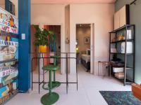 Kitchen - 2 square meters of property in Vredehoek