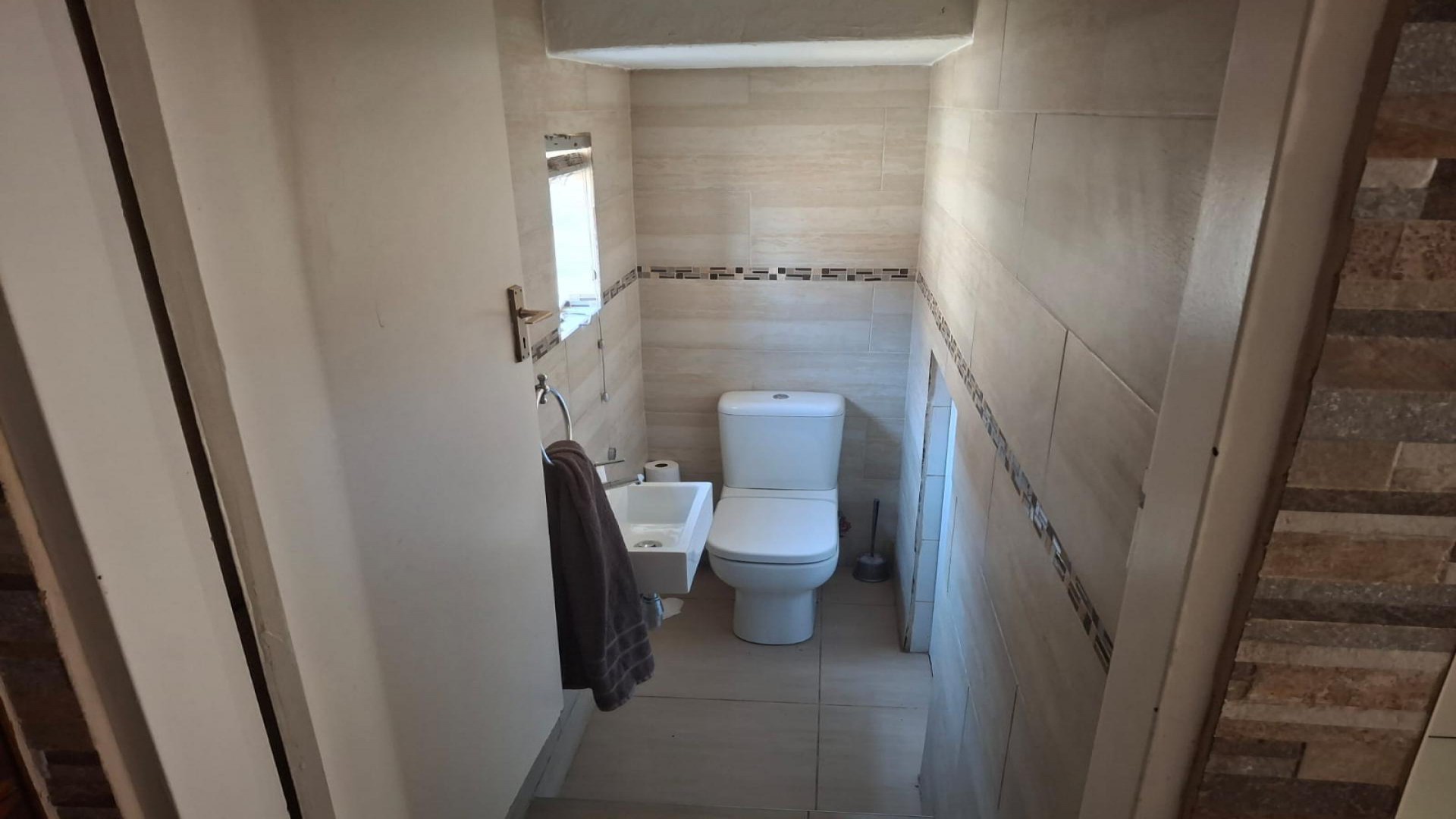 Bathroom 1 of property in Glenvista