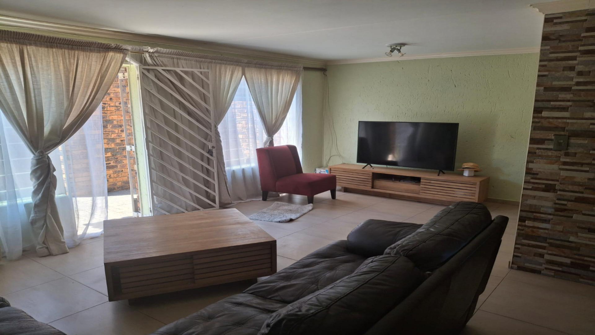 Lounges of property in Glenvista