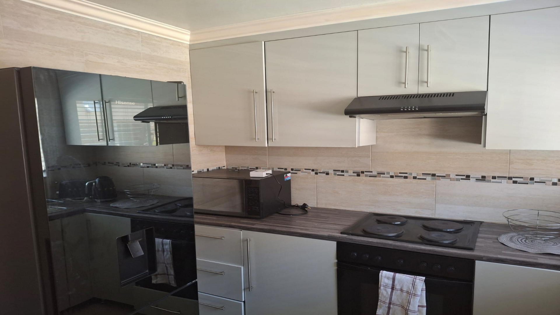 Kitchen of property in Glenvista