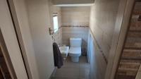 Bathroom 1 of property in Glenvista