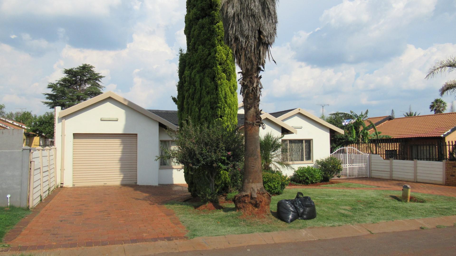 Front View of property in Lenasia South