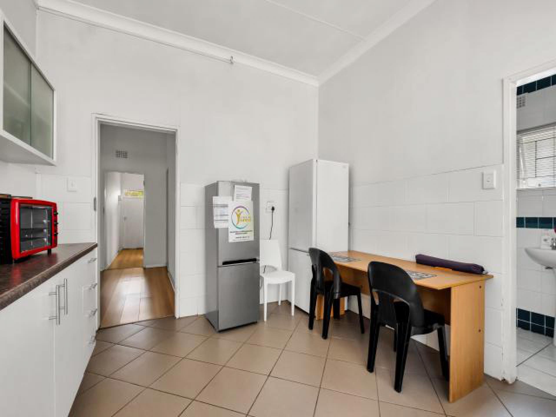 Kitchen - 16 square meters of property in Brixton