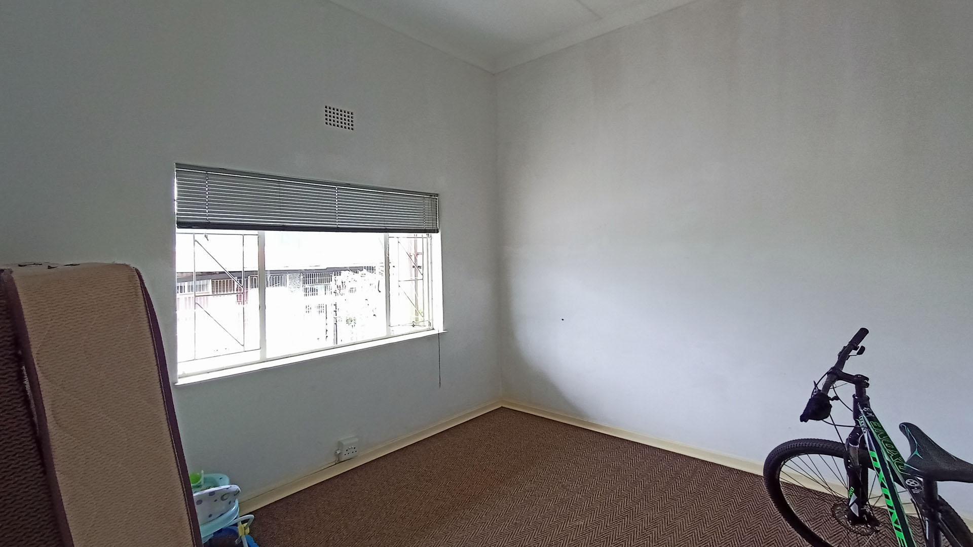 Bed Room 1 - 13 square meters of property in Brixton