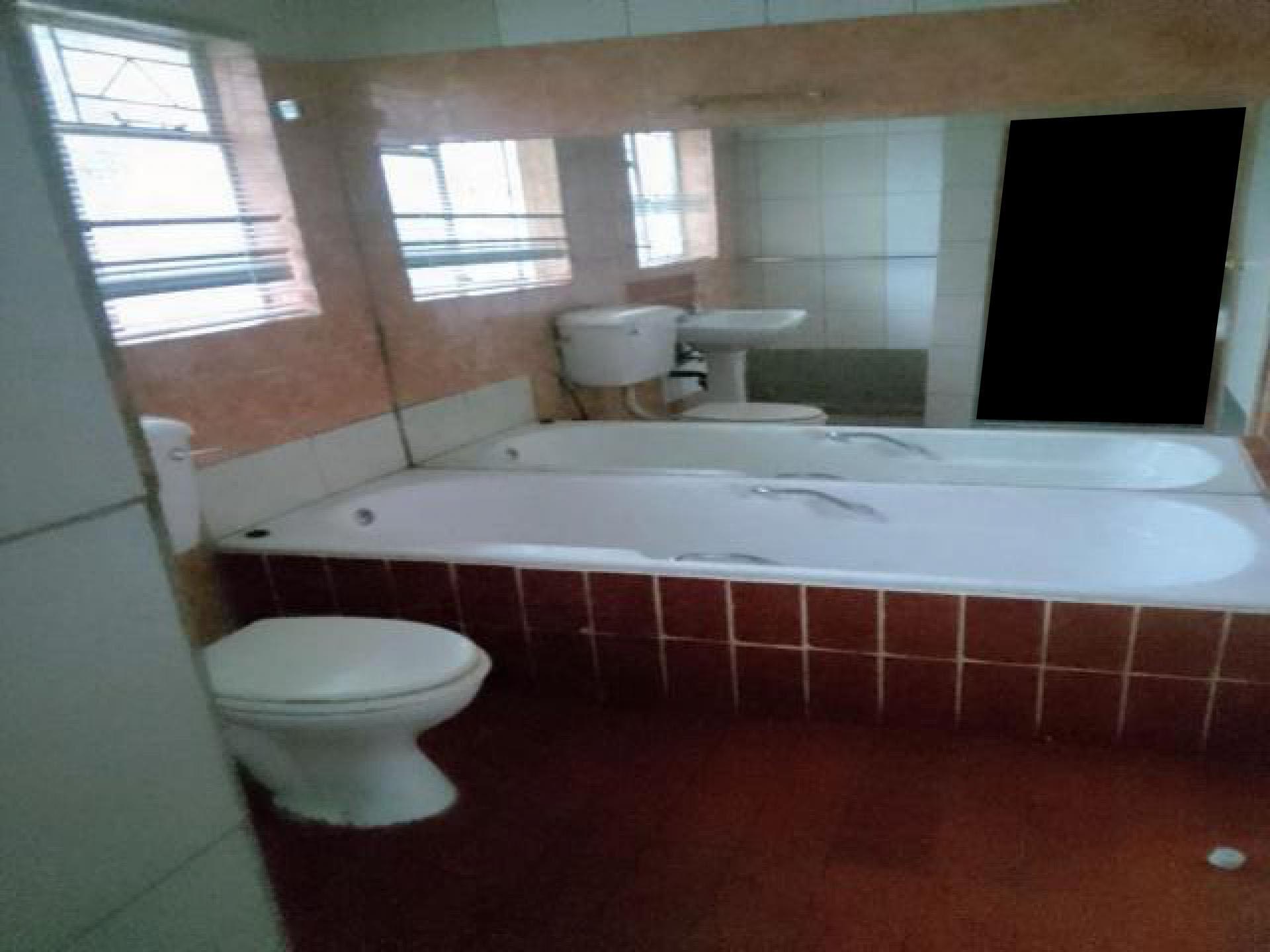 Bathroom 1 - 3 square meters of property in Brixton