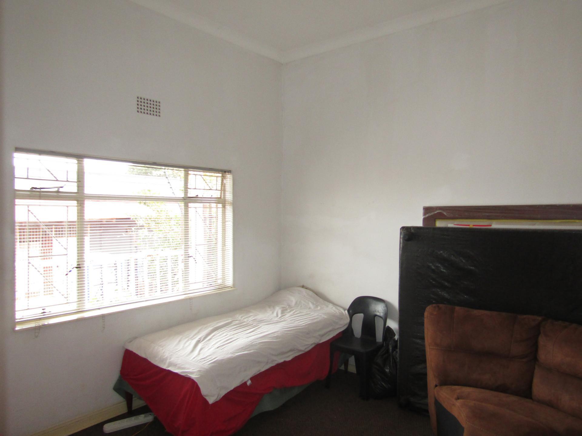 Bed Room 2 - 12 square meters of property in Brixton