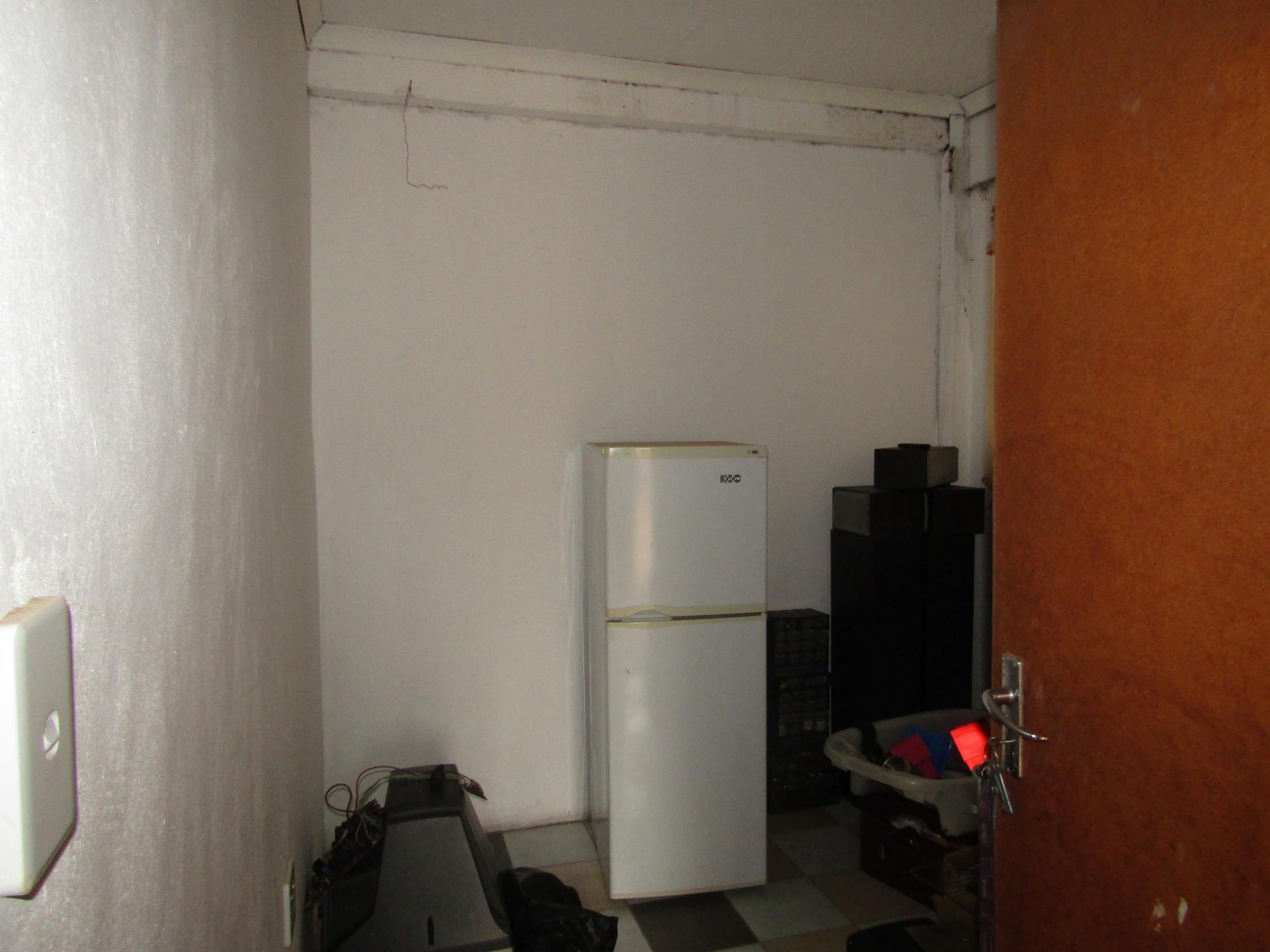 Kitchen - 16 square meters of property in Brixton